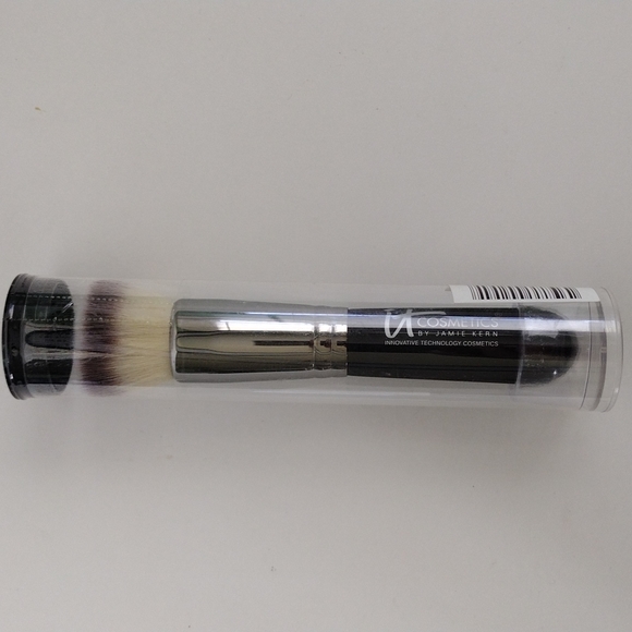 it cosmetics Makeup Nwt It Cosmetics Heavenly Luxe Flat Top Buffing